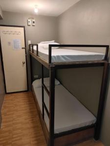Postel nebo postele na pokoji v ubytování Cebu Pungko-pungko Hostel