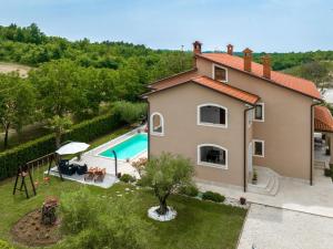 Πισίνα στο ή κοντά στο Splendid Villa in Vi inada with sauna