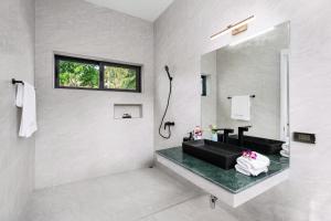 Koupelna v ubytování Bougain Villas
