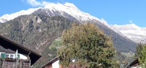 A general mountain view or a mountain view taken from Az apartmant