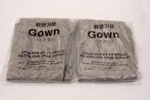 due sacchi di zucche sono avvolti nella plastica di Baron De Hotel a Seul