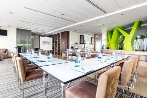 O zonă de relaxare la Hilton Garden Inn Bangkok Silom