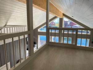 Bazén v ubytování Reinvikbua - Seaside Cabin in Finnvika, Stamsund nebo v jeho okolí