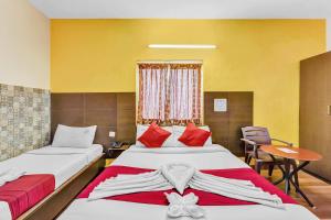Postel nebo postele na pokoji v ubytování Season 4 Residences -Thiruvanmiyur Near Tidel park Apollo Proton cancer center and IIT Madras Research Park