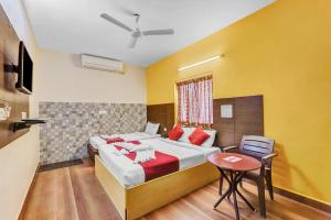 Postel nebo postele na pokoji v ubytování Season 4 Residences -Thiruvanmiyur Near Tidel park Apollo Proton cancer center and IIT Madras Research Park