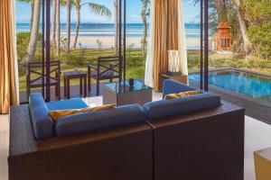 Bazén v ubytování TUI BLUE The Passage Samui Pool Villas with Private Beach Resort nebo v jeho okolí