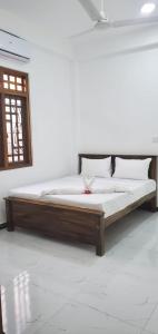 Tempat tidur dalam kamar di Prema Guest Rest