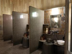Kúpeľňa v ubytovaní Onyado Nono Asakusa Bettei Hot Spring