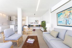 Et opholdsområde på Home2Book Stunning Sea Views House, Private Pool