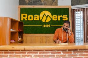 Os clientes hospedados em Roamers Inn