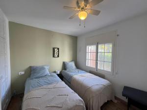 En eller flere senge i et værelse på Alemanya 26 with private pool