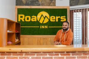 Um certificado, prémio, placa ou documento mostrado em Roamers Inn