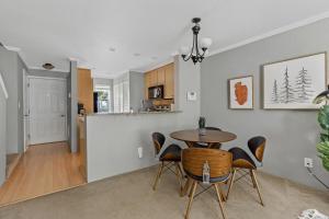 Gallery image of Blueground Bellevue balcony lake views SEA-704 in Bellevue
