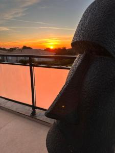 a statue of a person watching the sunset at VILLA entre mer, montagnes, étangs et rivières in Ventiseri