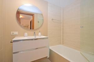 Ένα μπάνιο στο Portet apartamento +17 φωτογραφίες