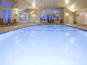 a large swimming pool in a large building at GrandStay Hotel & Suites Thief River Falls in Thief River Falls