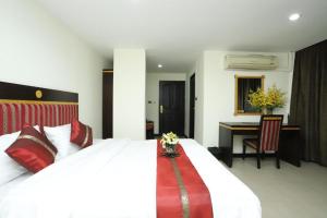 En eller flere senger på et rom på LUCKY PALACE HOTEL