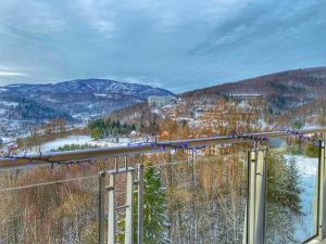 - une sortie en gondole dans une station de ski située dans les montagnes dans l'établissement Apartamenty Szóstka Wisła Kamienna, à Wisła