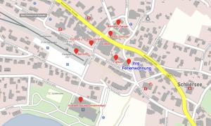 un mapa de la intersección de una calle con puntos rojos en Ferienwohnung Inselblick, en Schliersee
