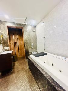 Koupelna v ubytování Hotel Gold Souk - Karol Bagh