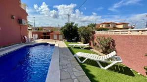 Πισίνα στο ή κοντά στο MEDDAYS VILLA JADE