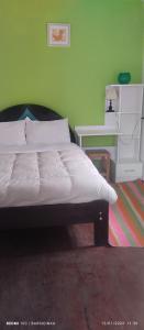 Cama ou camas em um quarto em Monzerratt B&B