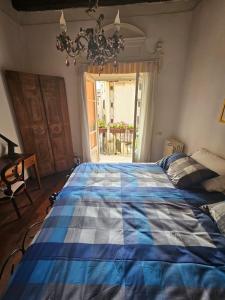 a bedroom with a bed with a blue and white quilt at Il Cortiletto- Le Piazze in Brescia