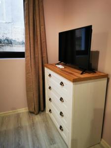 TV a/nebo společenská místnost v ubytování Youtopia Riverside