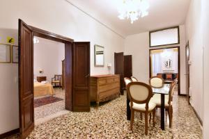 A bed or beds in a room at Da Bruno Homes