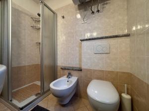 Φωτογραφία από το άλμπουμ του Stunning lake view apartment Peglio - Larihome A45 σε Sueglio