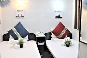 Khu vực ghế ngồi tại International Inn
