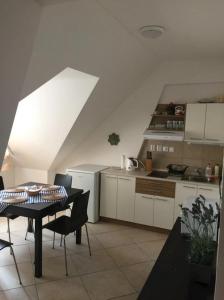 Kuchyňa alebo kuchynka v ubytovaní Mezonetové apartmány Lea a Laura Donovaly + 3 fotografie