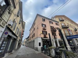 a narrow street with two buildings on either side at La Piazzetta, il centro di Biella in Biella