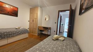 Łóżko lub łóżka w pokoju w obiekcie Apartment Bluemare with shared pool