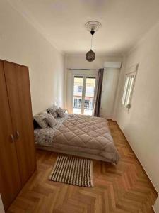 Cama ou camas em um quarto em Elegant XL Apartment In Koukaki
