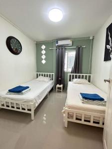 Ένα ή περισσότερα κρεβάτια σε δωμάτιο στο 3 bedroom & loft pool villa copacolanta +40 φωτογραφίες