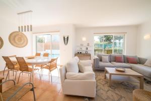 Posezení v ubytování BmyGuest - Casa da Hera Villa Meco