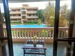 Bazén v ubytování Luxury 2BR Near Beach for Families nebo v jeho okolí