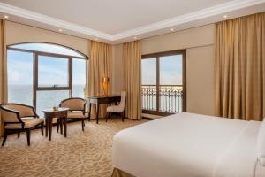 Postel nebo postele na pokoji v ubytování Pullman Resort Al Marjan Island