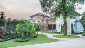 a rendering of a house with trees and a driveway at Baan Suan Khun Yaiy in Ban Wang Takhrai