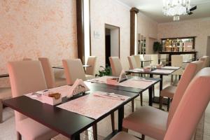 a restaurant with tables and chairs in a room at Albergo San Lorenzo in Grosseto