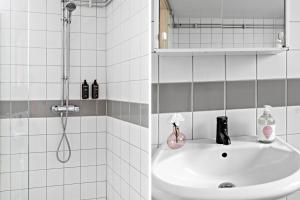 y baño con ducha y lavamanos. en Forenom Aparthotel Stockholm Alvik, en Estocolmo