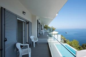 Μπαλκόνι ή βεράντα στο Unparalleled Luxury Awaits - 6 Bedrooms - Villa Lucas Thea Pyrgi - Private Pools & Breathtaking Views - Your Dream Corfu Escape