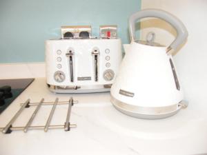 a toaster and a tea kettle on a counter at Kirkside in Auchterarder