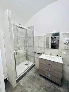 Koupelna v ubytování Boiardo Art House