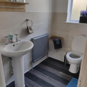 Ένα μπάνιο στο Apartment - Sleeps 4 - Parking - Station Close