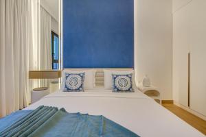 Postel nebo postele na pokoji v ubytování Trophy - Port De La Mer Mykanos Suite