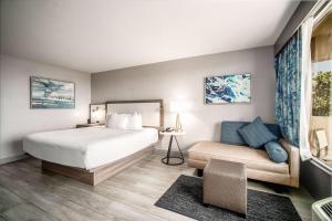 Voodi või voodid majutusasutuse La Quinta by Wyndham Cocoa Beach Oceanfront toas
