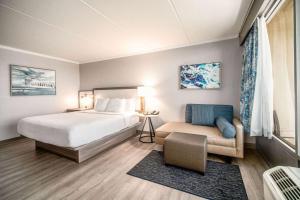Voodi või voodid majutusasutuse La Quinta by Wyndham Cocoa Beach Oceanfront toas