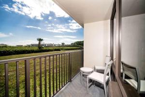 Rõdu või terrass majutusasutuses La Quinta by Wyndham Cocoa Beach Oceanfront